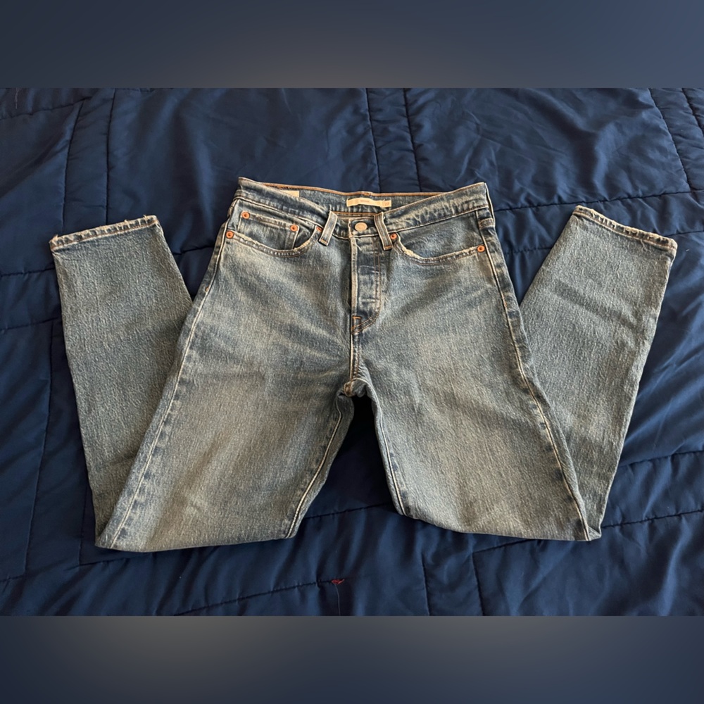Levi's Women's Light Blue Straight Leg Jeans